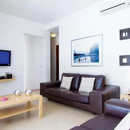 Villa Playa Blanca Sleeps 10 Air Con Wifi *